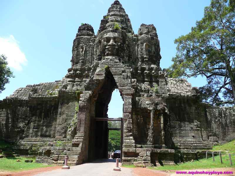 2007_07_15-CAMBOYA_004-ANGKOR_puertasurAngkorTom.jpg