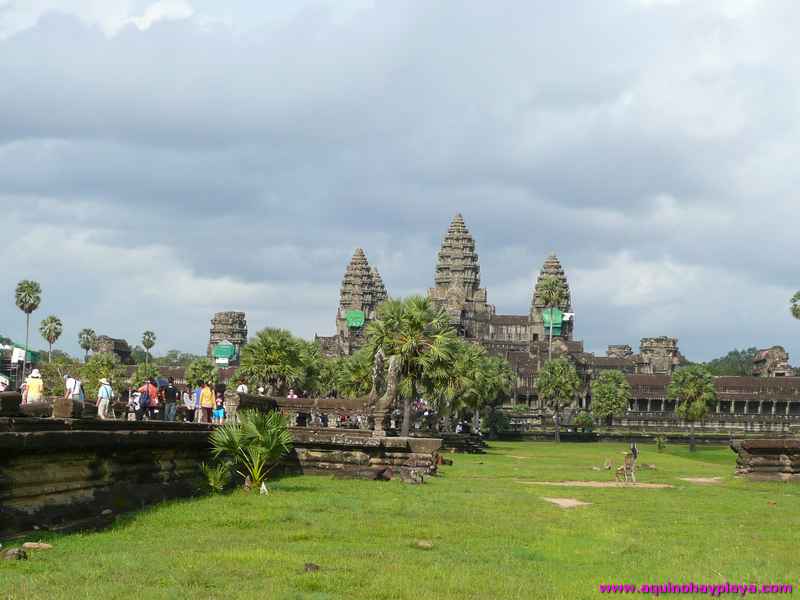2007_07_15-CAMBOYA_039-ANGKOR_AngkorWat.jpg